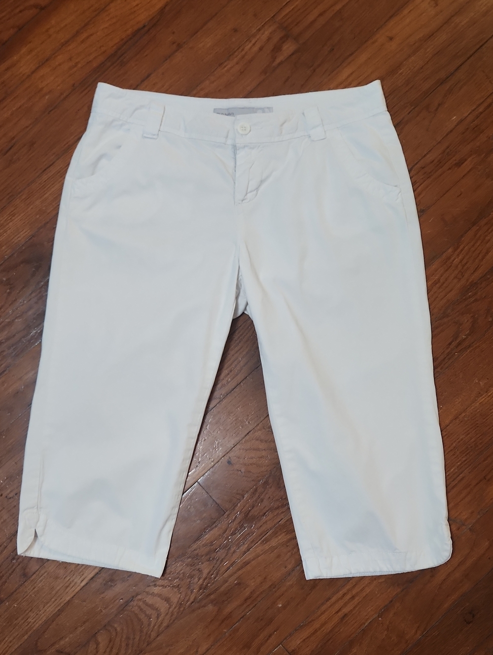 Old Navy White Capri Pants